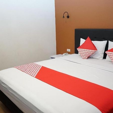 Ren'Z Hotel Bangka Island  Exteriör bild