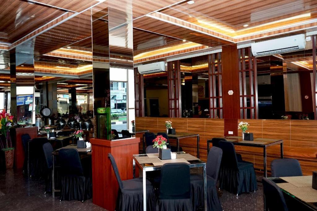 Ren'Z Hotel Bangka Island  Exteriör bild